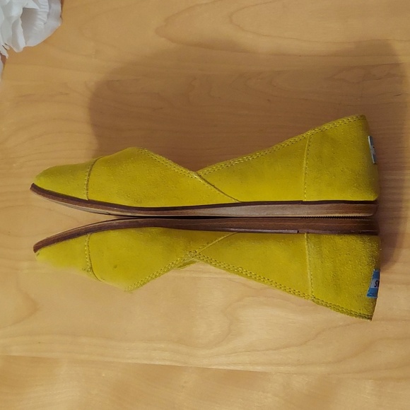 TOMS Shoes Blazing Yellow Women's Jutti Suede Flats Size 7 - Picture 8 of 16